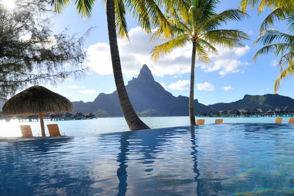 Views of the Bora Bora Lagoon from the Le Moana 4 Star Resort 600