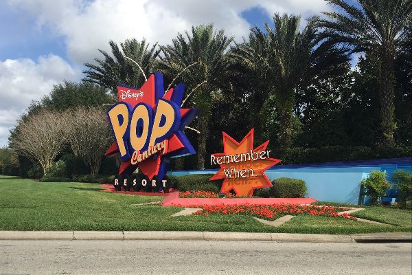 View of the front sign at the entrance of the Disney World Pop Century Resort in Orlando 600