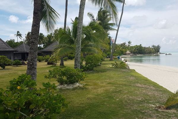 View of the Matira Public Beach in front of the Bungalows at the Hotel Matira Bora Bora 600
