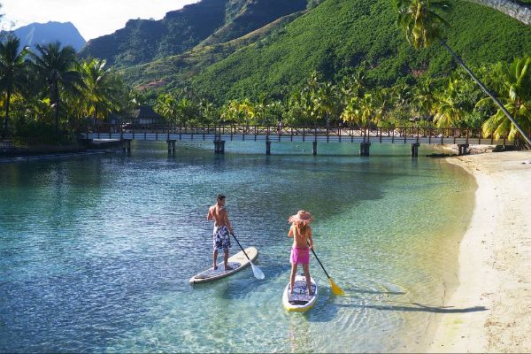 View of couple paddleboarding in the lagoon at the Intercontinenal Resort in Moorea 600