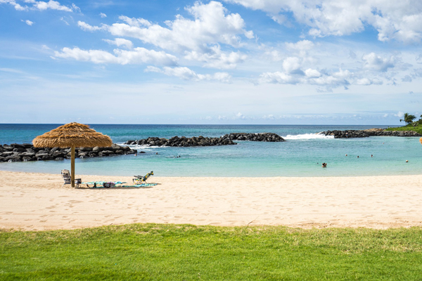 Thatch umbrellas on the Lagoon Beach in Ko Olina Honolulu 600