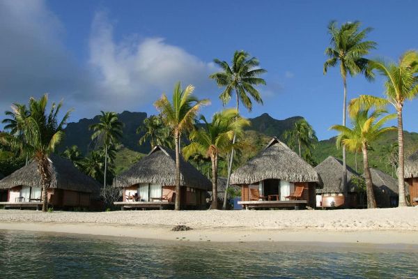 View of the Bungalows on the Beach at the Manva Beach Resort in Moorea 600