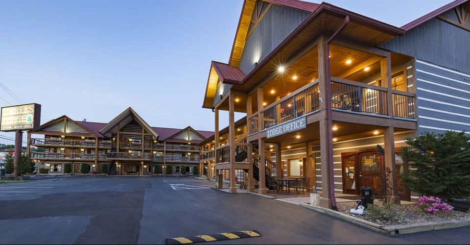 Front Office to the Timbers Lodge in Pigeon Forge 960