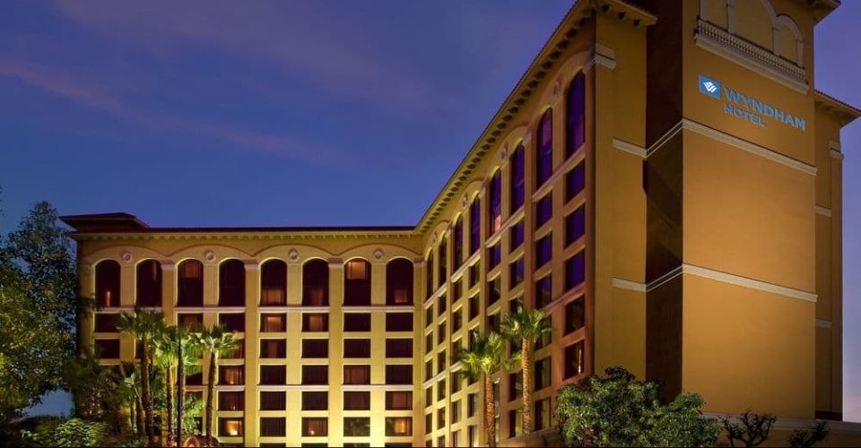 View of the Wyndham Anaheim Garden Grove Hotel front 960